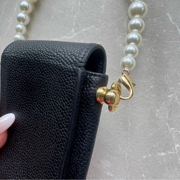 Authentic CHANEL Vintage CC Caviar Leather Mini Pouch Cigarette Crossbody Bag - Picture 10 of 16